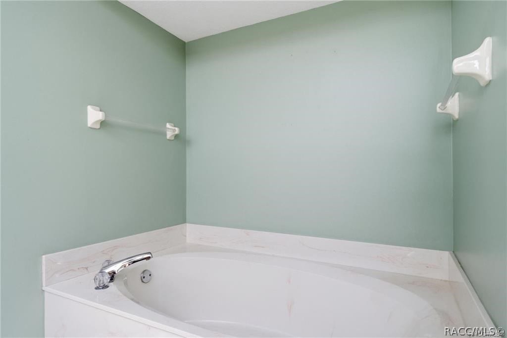 6068 W Douneray Loop, Crystal River, FL 34429