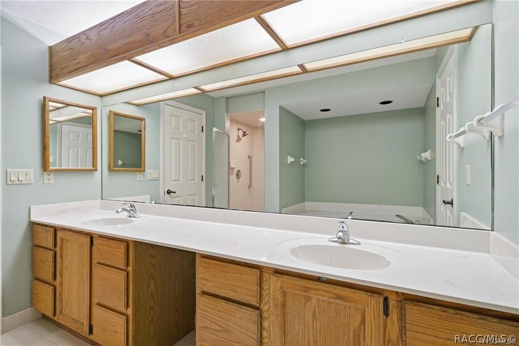 6068 W Douneray Loop, Crystal River, FL 34429