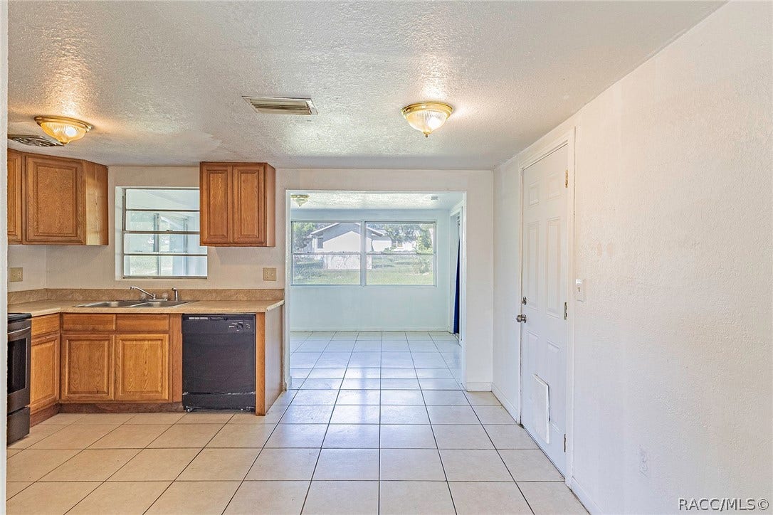 6 S Jefferson Street, Beverly Hills, FL 34465