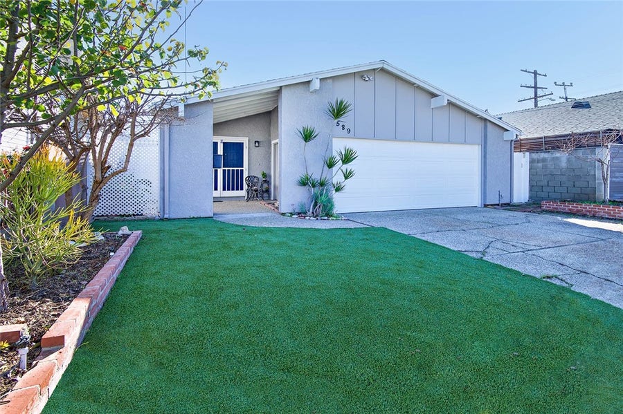 Property photo for 589 W 2nd Street, San Pedro, CA