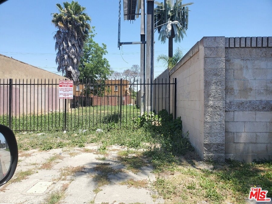 Property photo for 485 W COMPTON Boulevard, Compton, CA