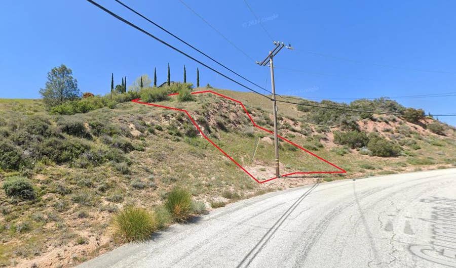 Property photo for 42621 Gumtree Drive, Lake Elizabeth, CA