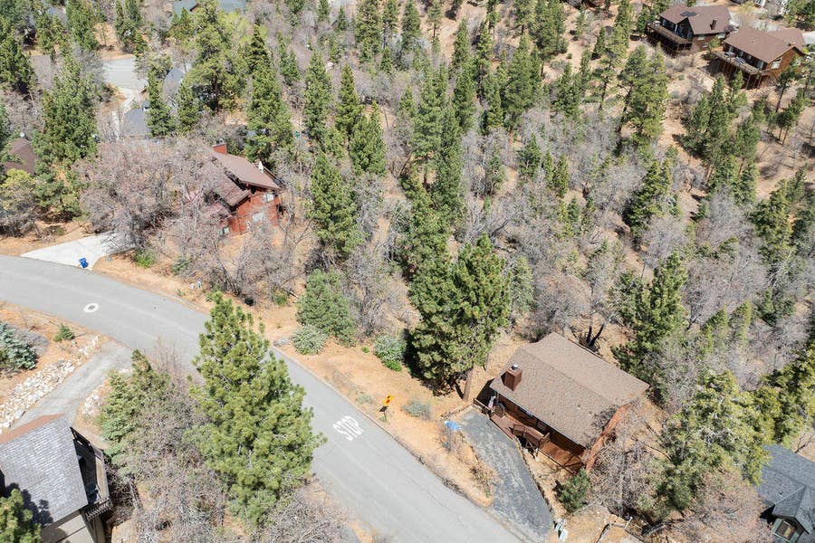 Property photo for 1530 Tuolumne Road, Big Bear City, CA