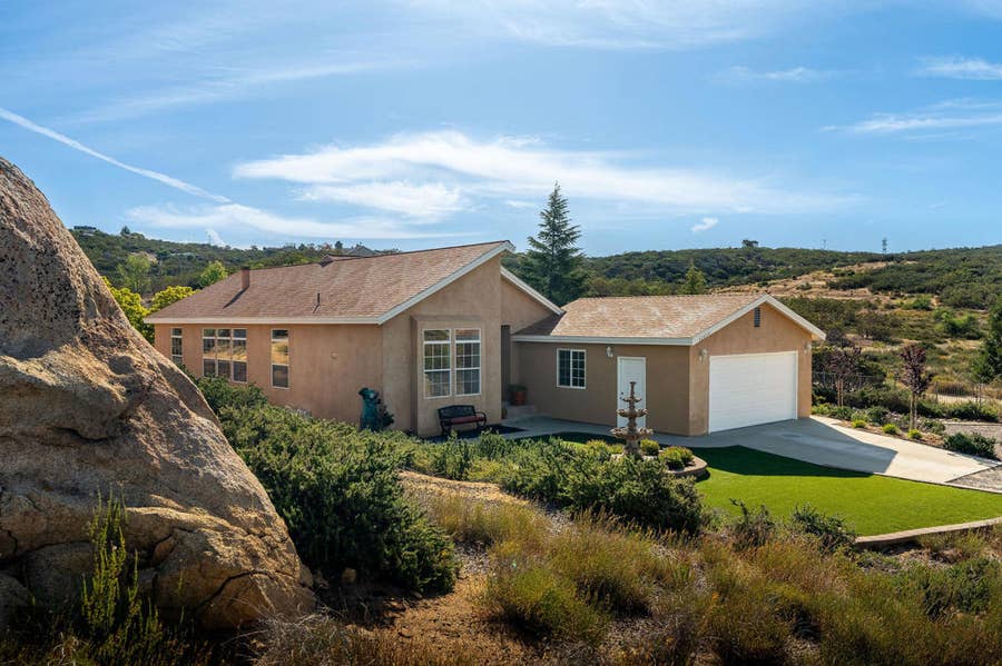 Property photo for 42974 Rolling Hills Drive, Aguanga, CA