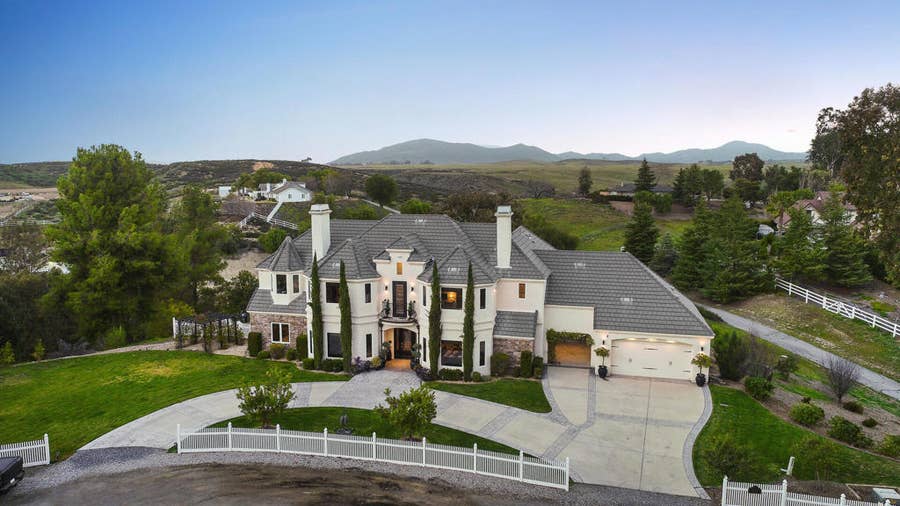 Property photo for 33120 Vino Way, Temecula, CA