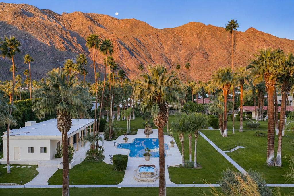 457 W Hermosa Place, Palm Springs, CA 92262 Pool House & Pool w/ Mtn Views
