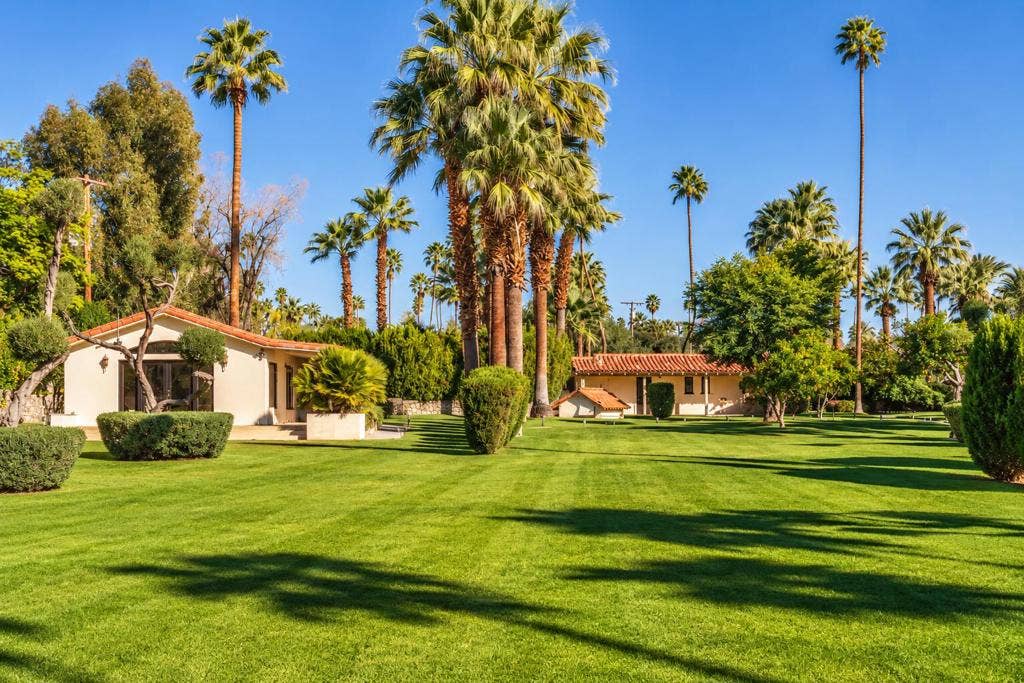 457 W Hermosa Place, Palm Springs, CA 92262 Lawn by Guest Casita & Office