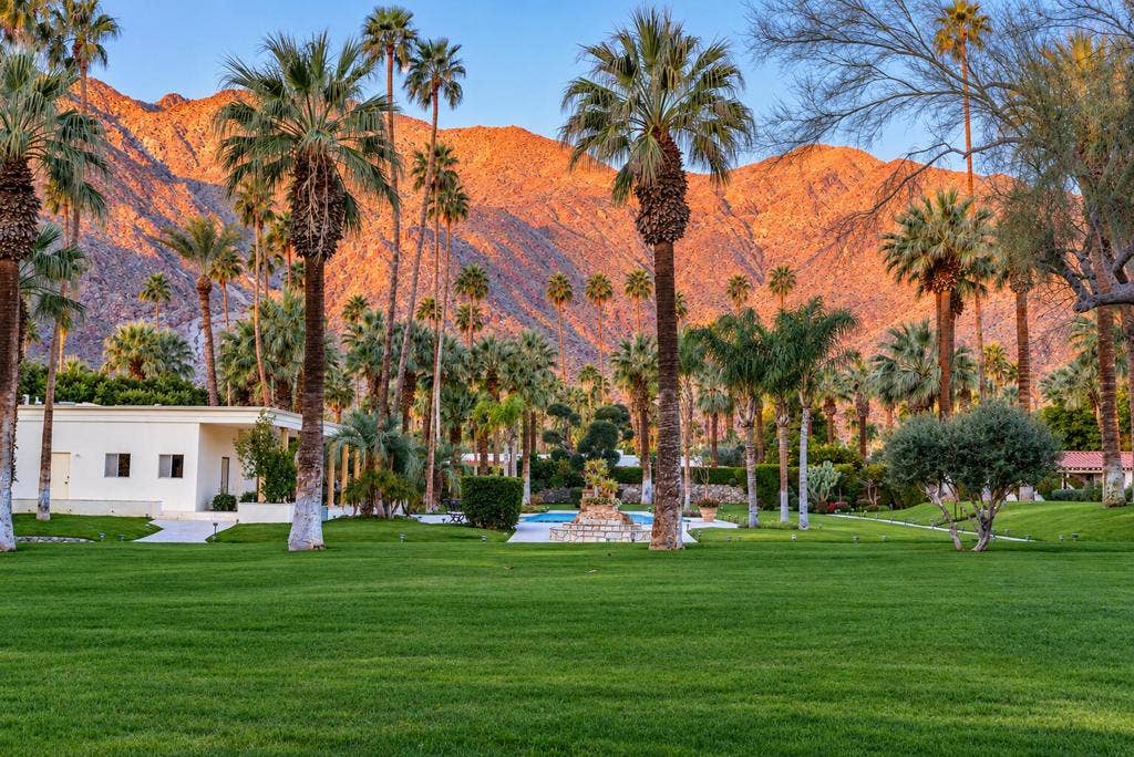 457 W Hermosa Place, Palm Springs, CA 92262 Lawn by Pool House & Pool Area