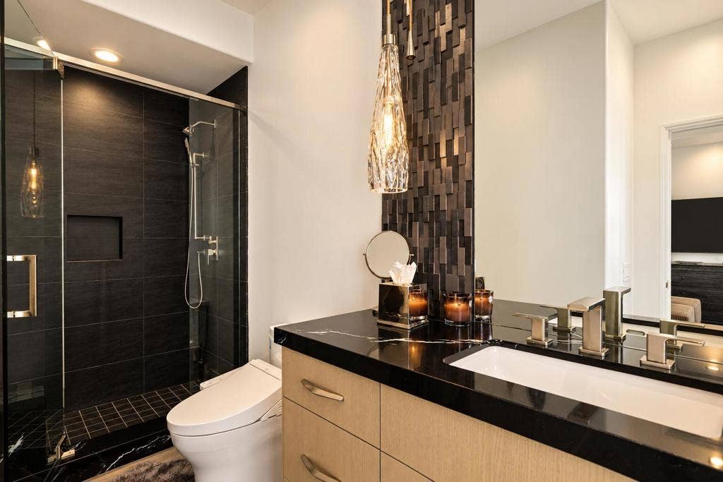 Guest Casita 2 Bath 1