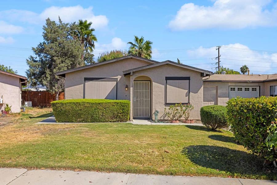 Property photo for 360 Calle Cazadero, Hemet, CA