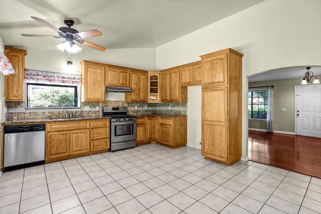 12582 Fern Avenue, Chino, CA 91710 10-216A8647_48_49_50_51