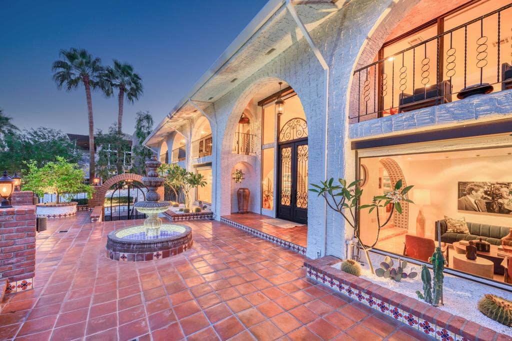 1777 Ridge Road, Palm Springs, CA 92264 Twilight Courtyard Area