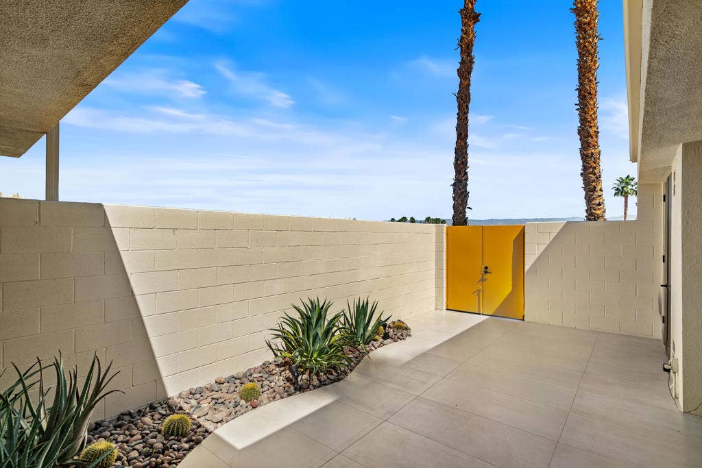 139 Desert Lakes Drive, Palm Springs, CA 92264 -