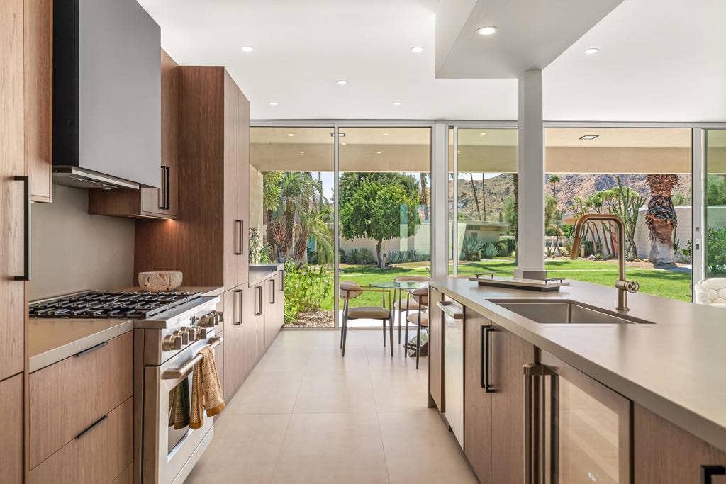 139 Desert Lakes Drive, Palm Springs, CA 92264 -
