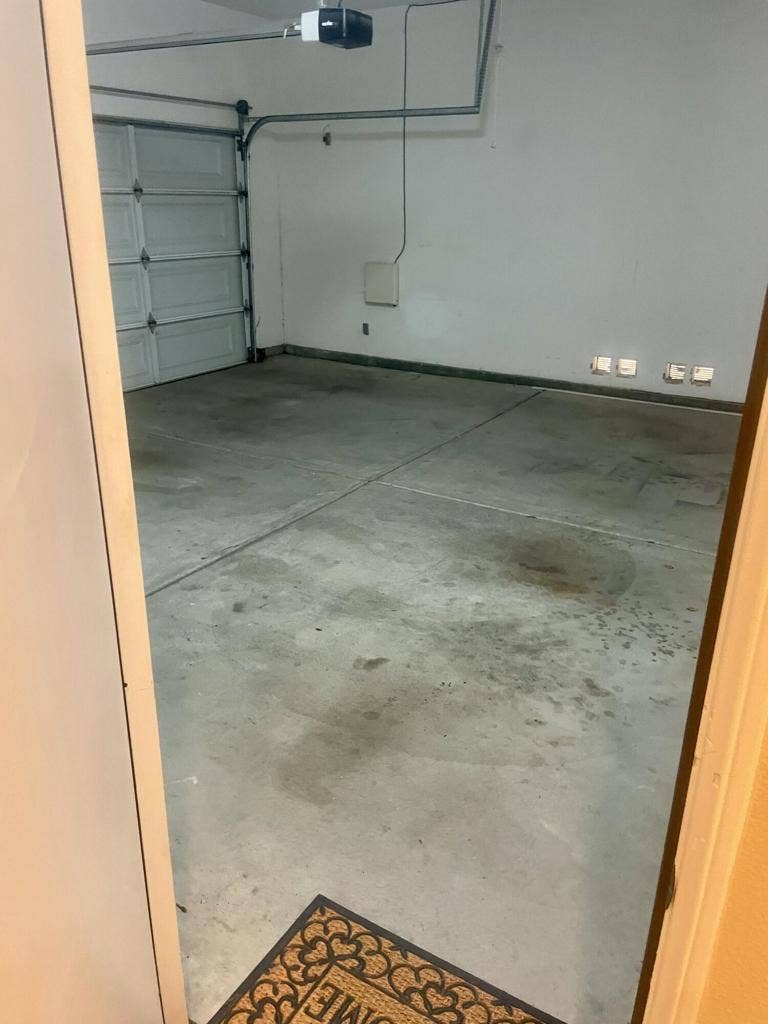 49634 Wayne Street, Indio, CA 92201 Garage