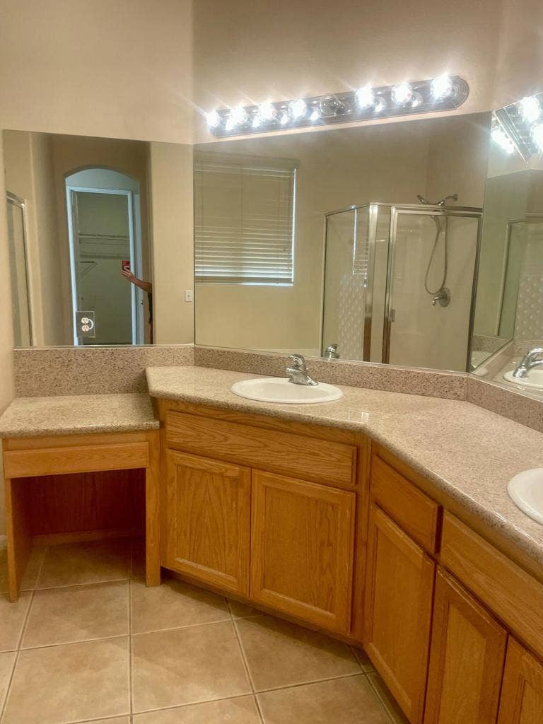 49634 Wayne Street, Indio, CA 92201 Primary Bath
