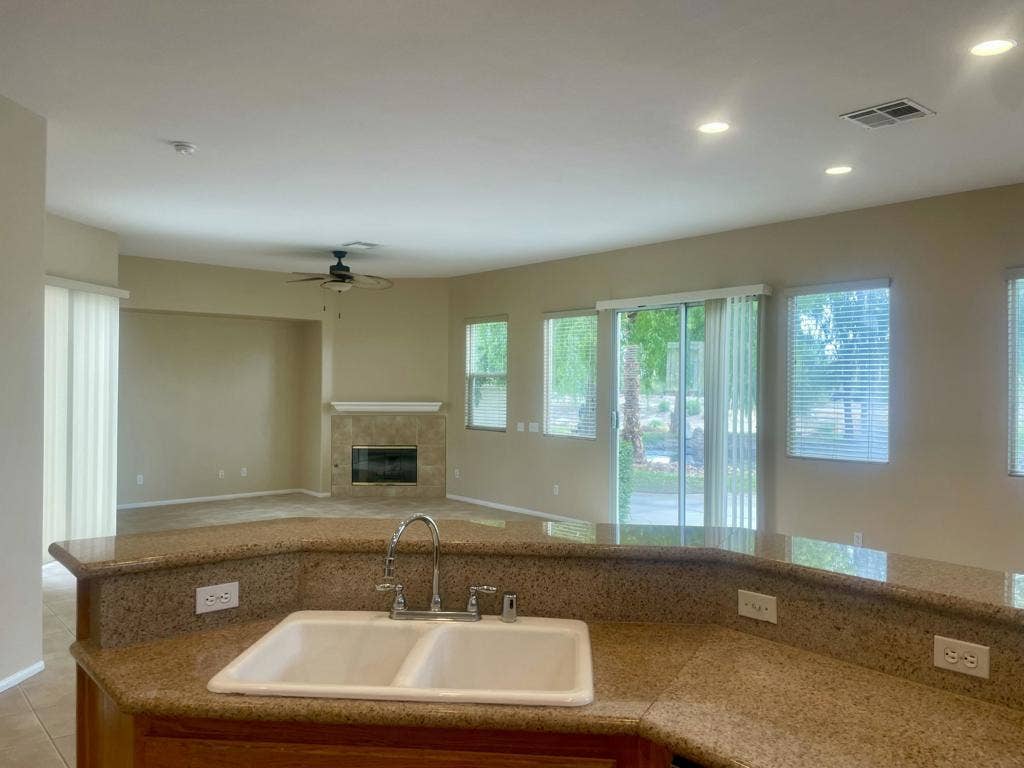 49634 Wayne Street, Indio, CA 92201 Kitchen Counter