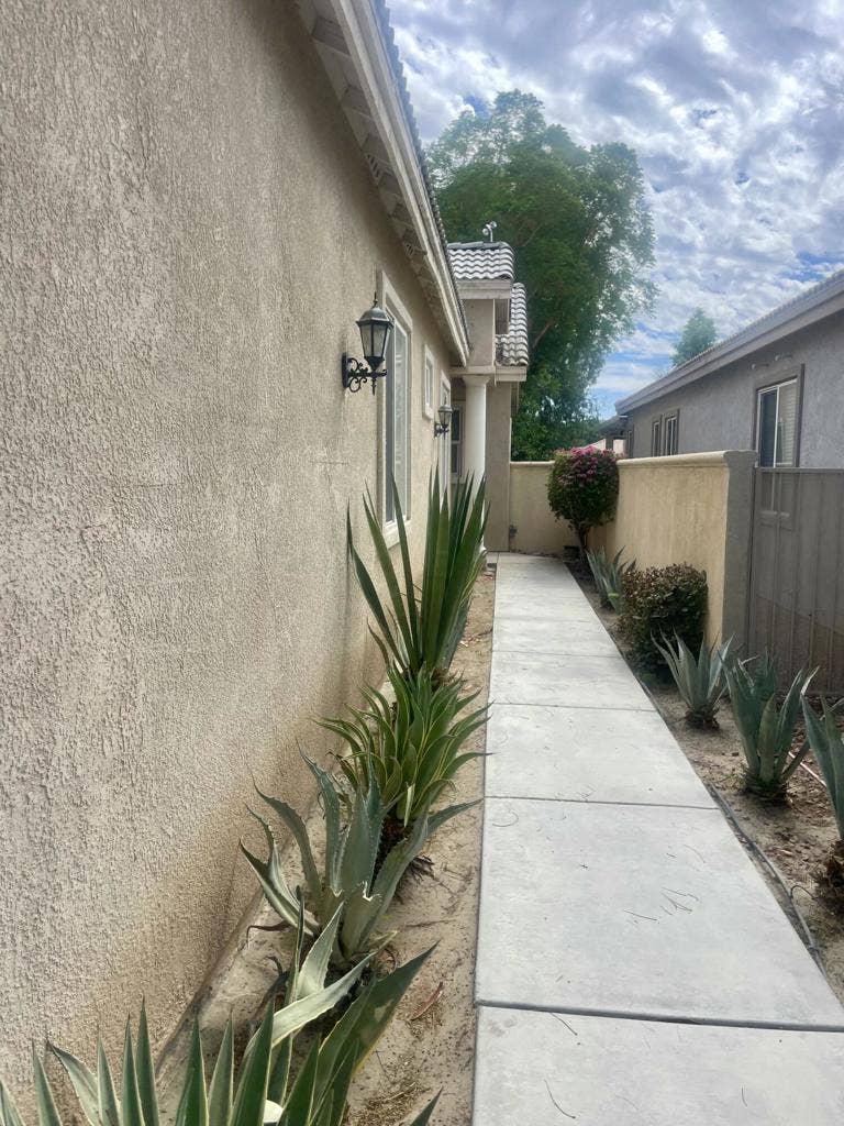 49634 Wayne Street, Indio, CA 92201 Entry