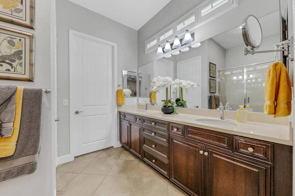 38469 Camino Aguacero, Indio, CA 92203 18 MASTER BATH MLS
