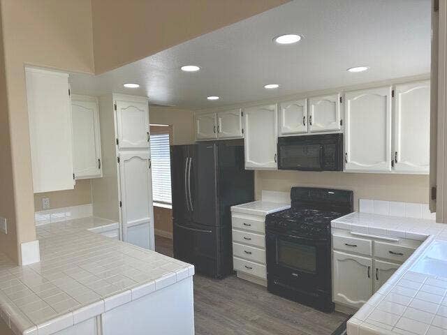 78645 Forbes Circle, La Quinta, CA 92253 Kitchen