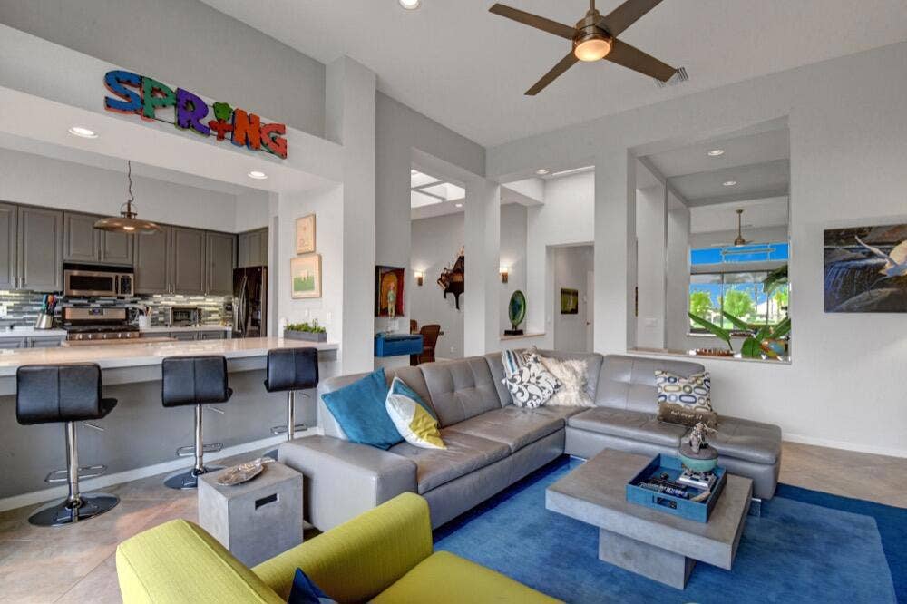 007LIVING ROOM ANGLED