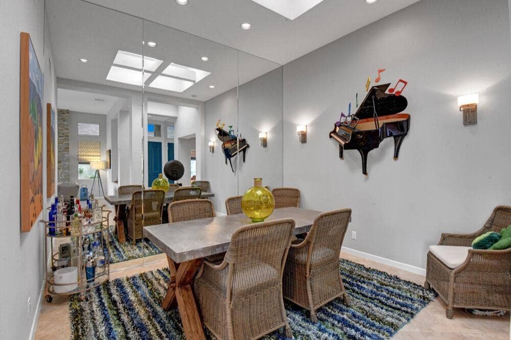 013DINING ROOM