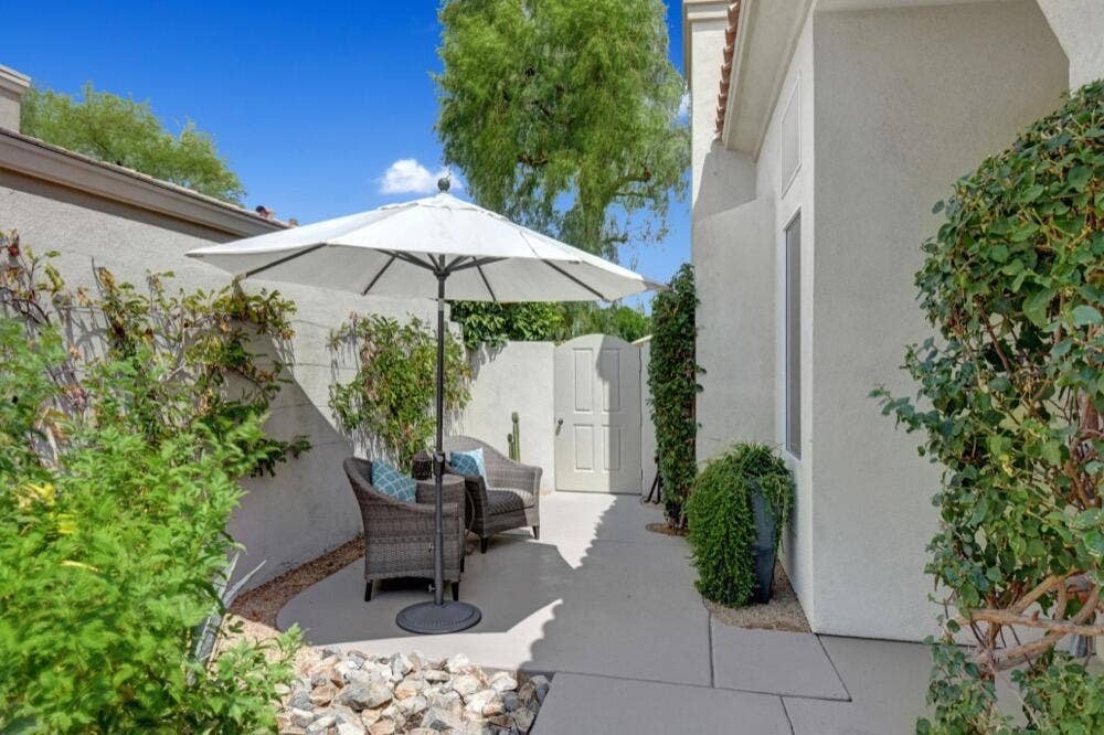 029ENTRY COURTYARD SITTING PATIO