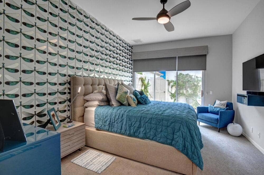 019MASTER BEDROOM ACROSS
