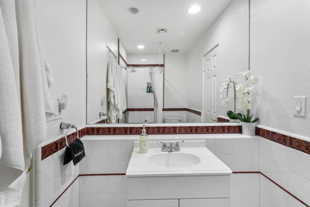 502 E Molino Road, Palm Springs, CA 92262 3700