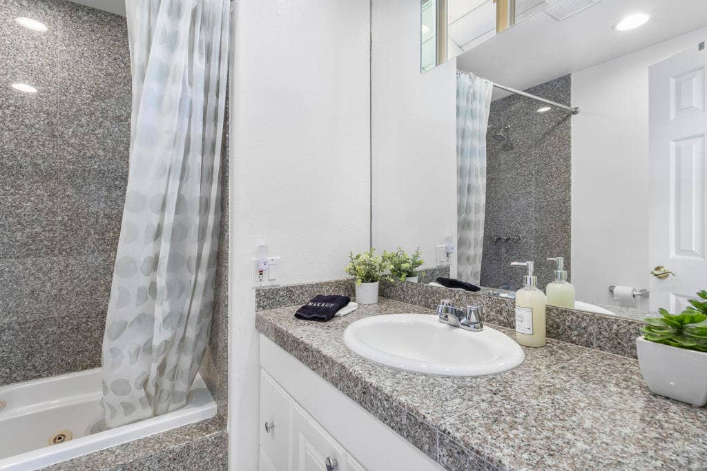 502 E Molino Road, Palm Springs, CA 92262 3695