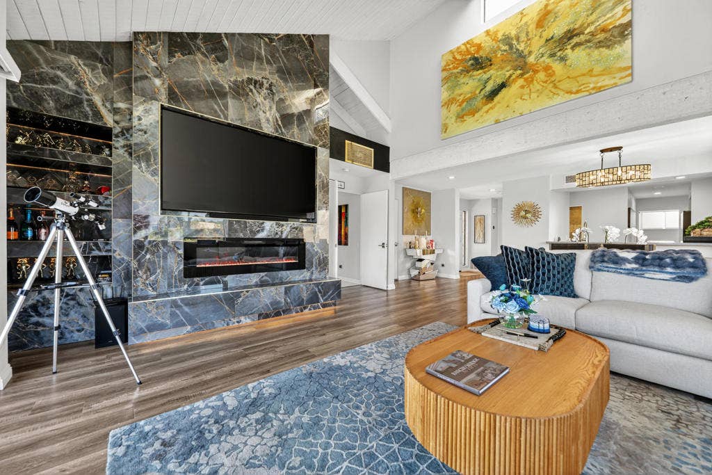 470 Sunningdale Drive, Rancho Mirage, CA 92270 fireplace
