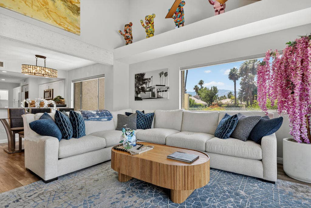 470 Sunningdale Drive, Rancho Mirage, CA 92270 couch2