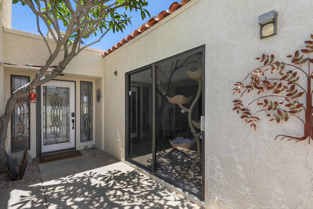 470 Sunningdale Drive, Rancho Mirage, CA 92270 front door