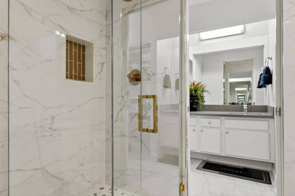 470 Sunningdale Drive, Rancho Mirage, CA 92270 primaryshower