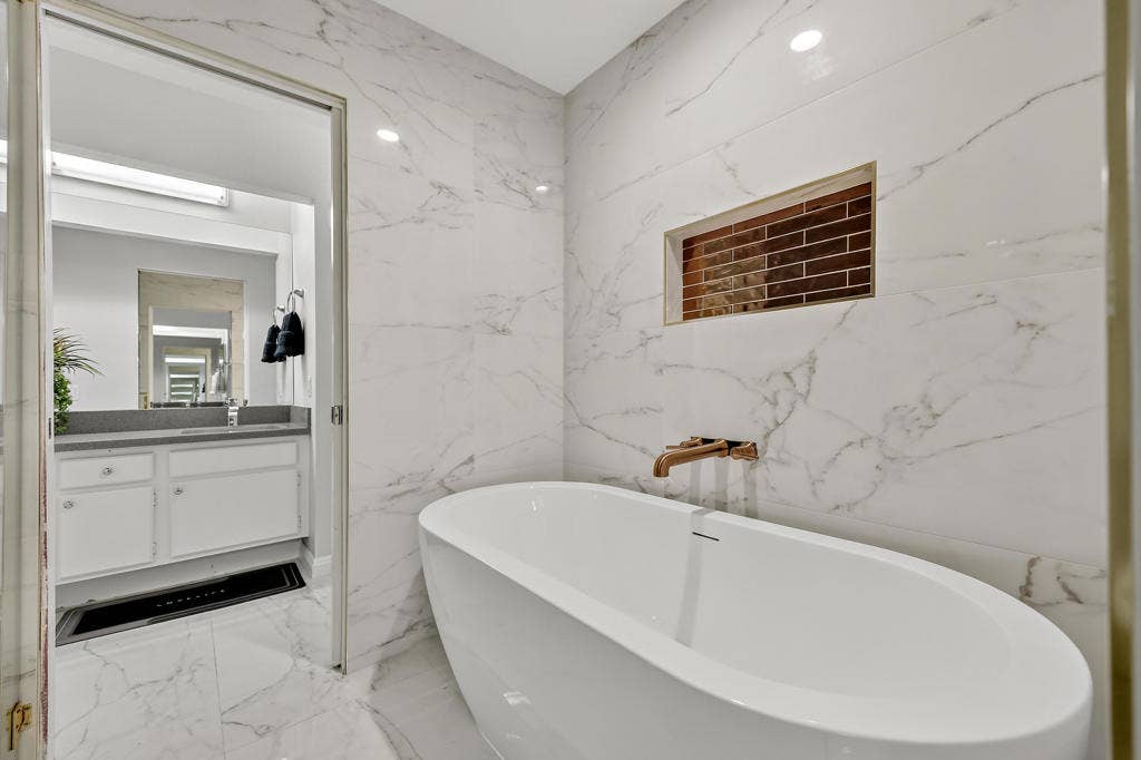 470 Sunningdale Drive, Rancho Mirage, CA 92270 tub