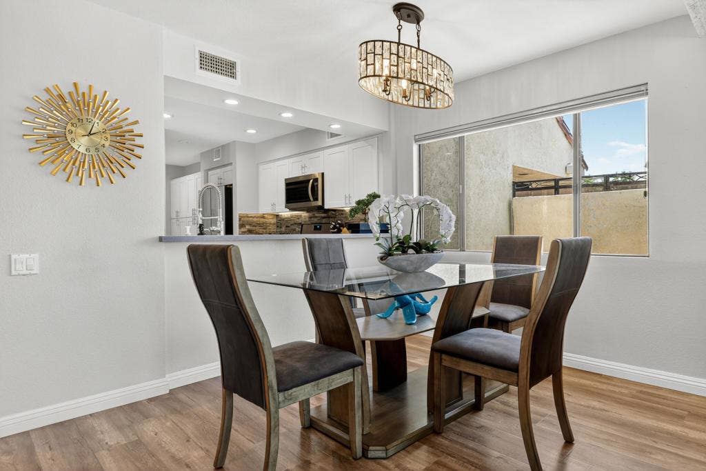 470 Sunningdale Drive, Rancho Mirage, CA 92270 table