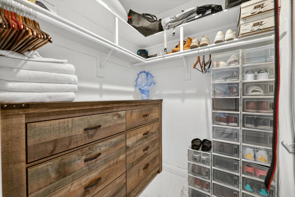 470 Sunningdale Drive, Rancho Mirage, CA 92270 guest closet