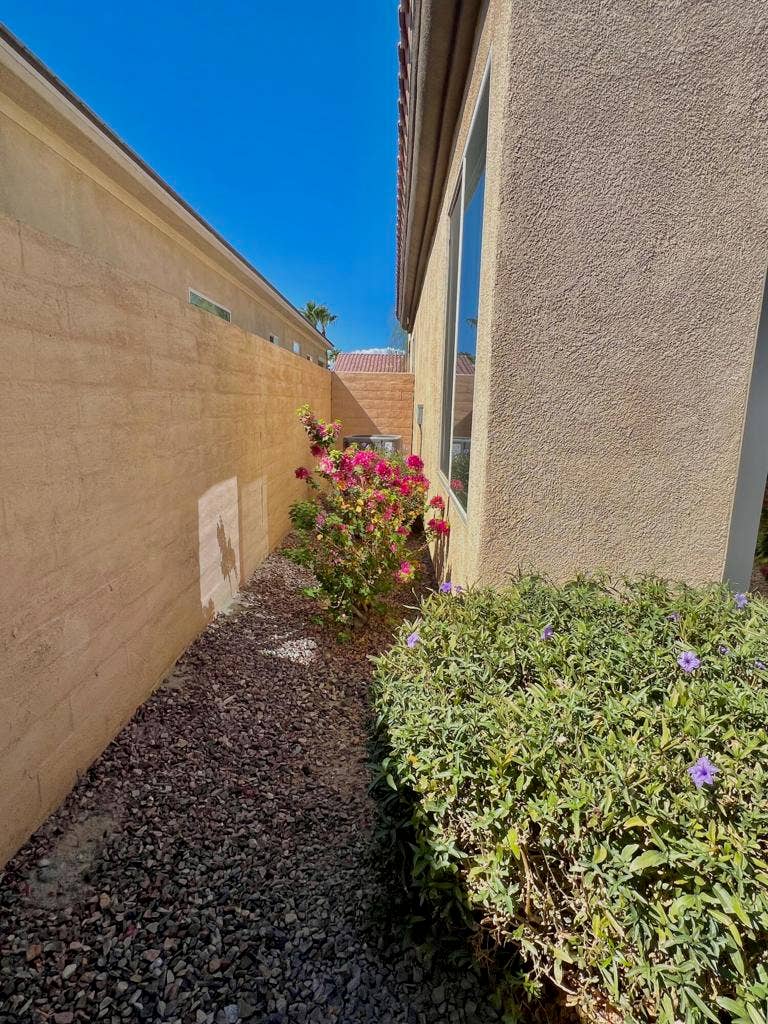 41530 Calle Pueblo, Indio, CA 92203 45. South Side Yard