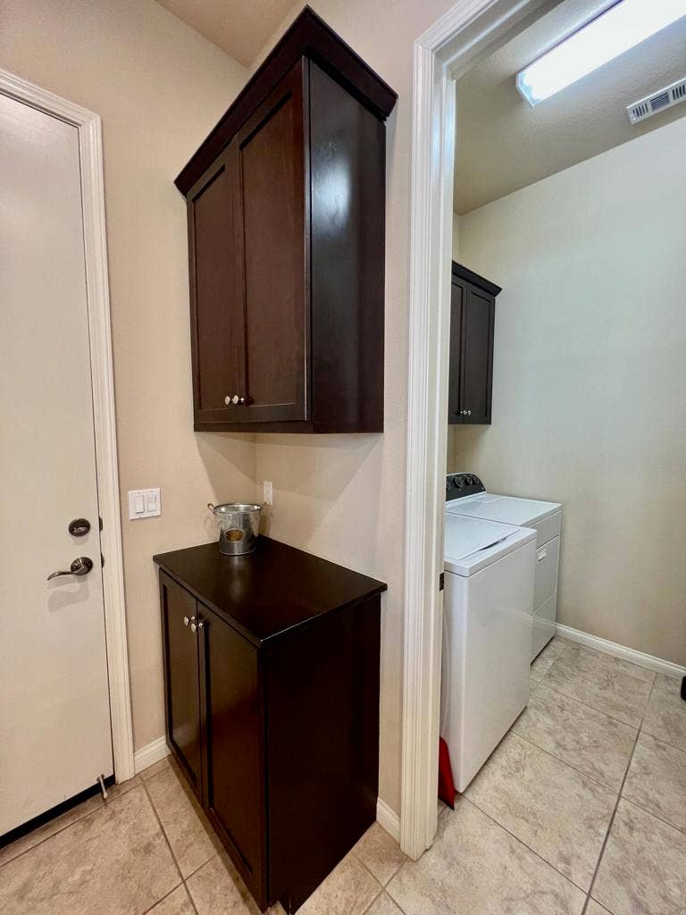 41530 Calle Pueblo, Indio, CA 92203 34. Storage at Hallway to Laundry & Gara