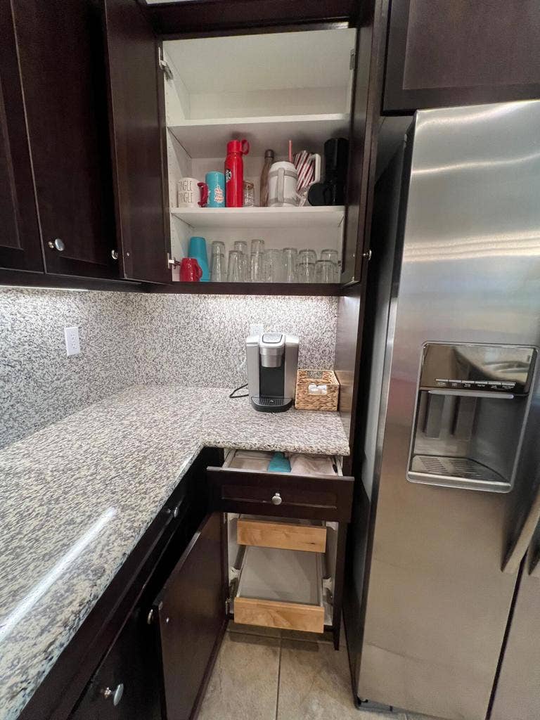 41530 Calle Pueblo, Indio, CA 92203 11. Coffee Area Cabinets