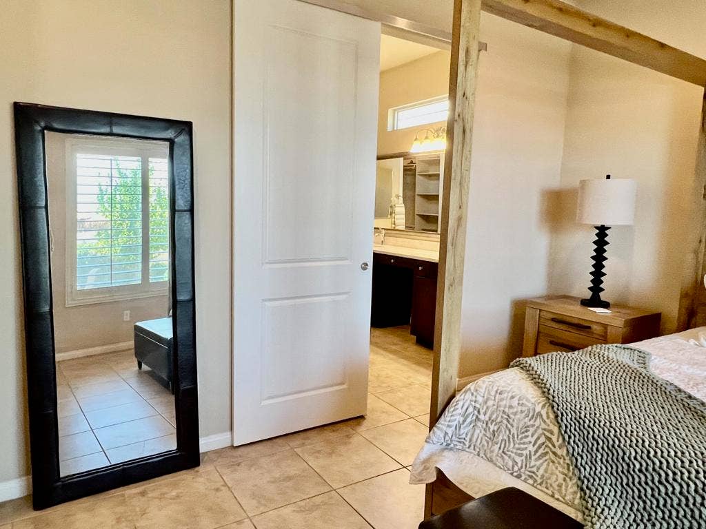 41530 Calle Pueblo, Indio, CA 92203 23. Enter Bath