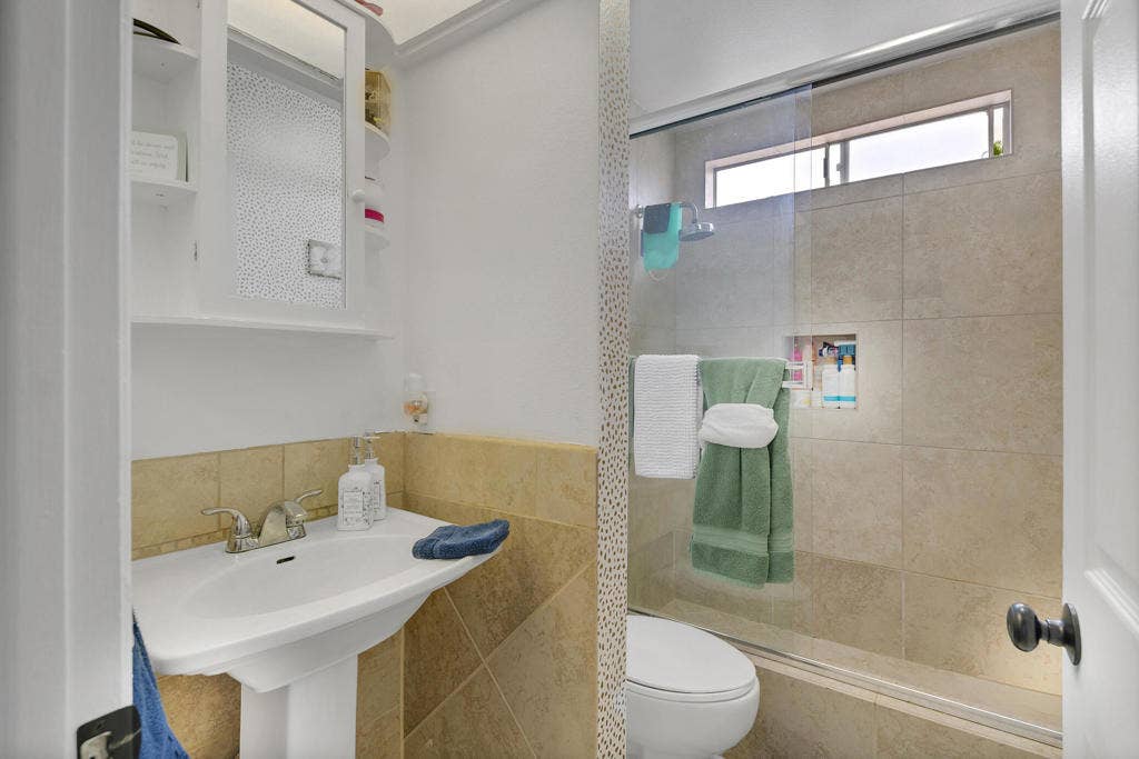 79321 Avenue 42, Indio, CA 92203 41 APT B BATHROOM MLS