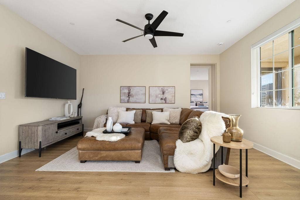 10-80255 Segovia View Way_026