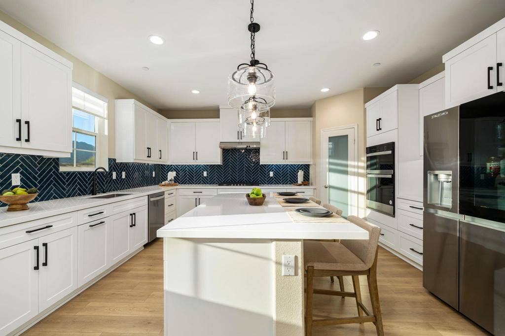 3-80255 Segovia View Way_033