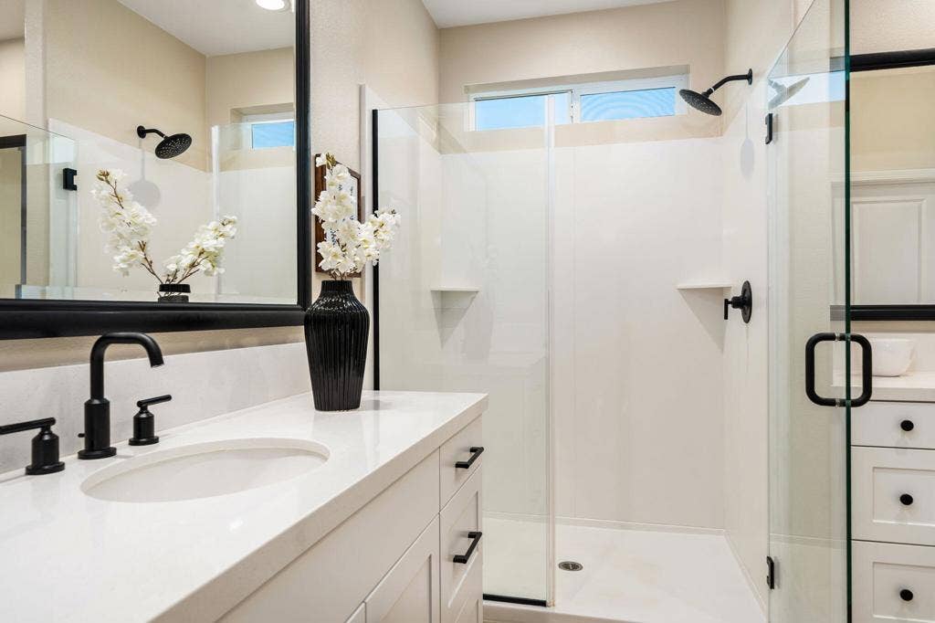 21-80255 Segovia View Way_049