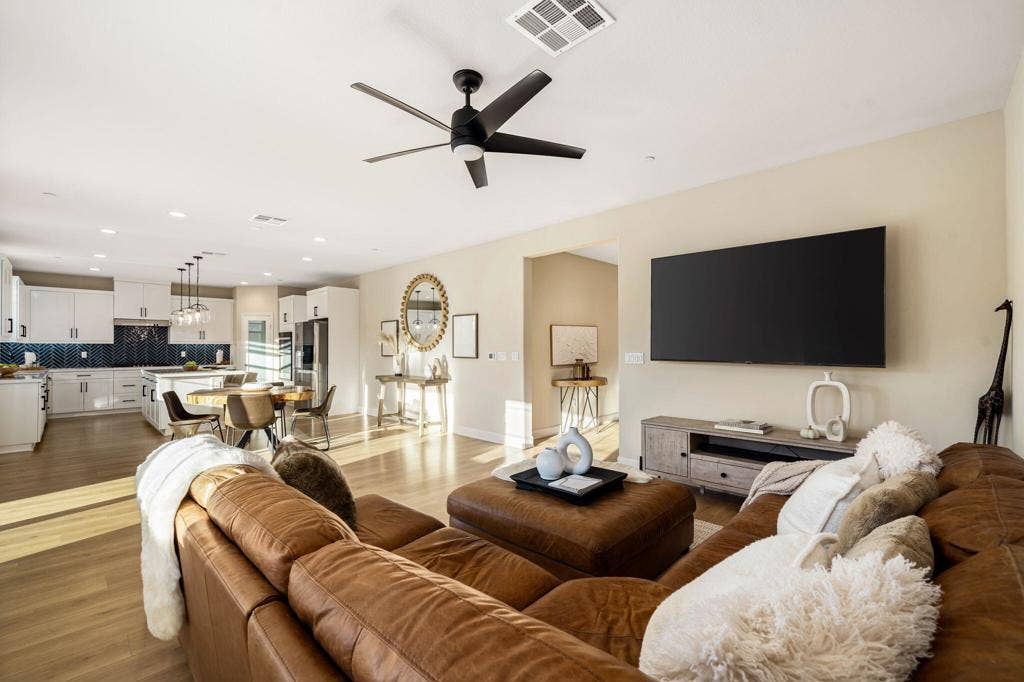 11-80255 Segovia View Way_030