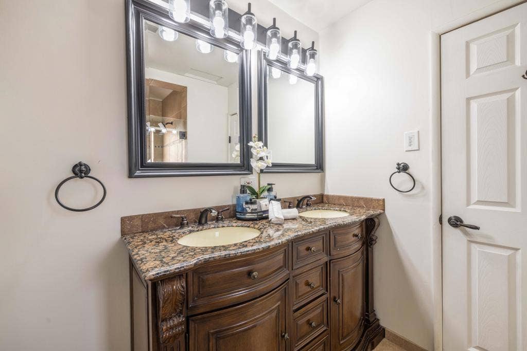 1stBathroom2-