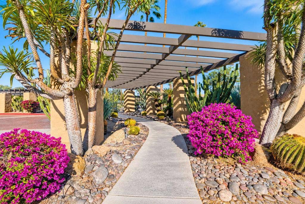 4881 S Winners Circle, #B, Palm Springs, CA 92264 95-web-or-mls-Tropical Desert Pergola Ga