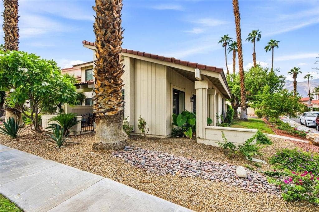 6181 Arroyo Road, #1, Palm Springs, CA 92264 30-6181 Arroyo Road #1 (RT- Blue sky-gra
