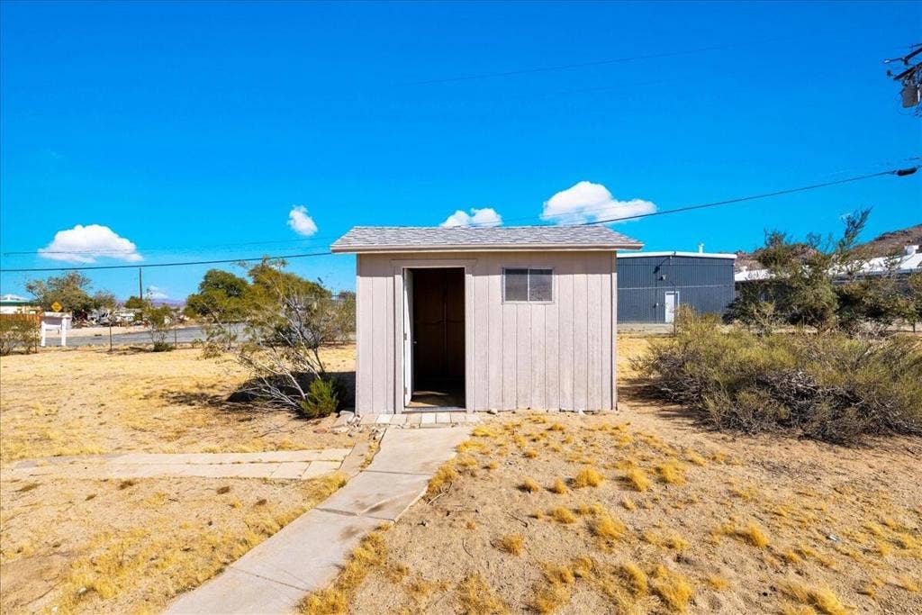 62137 Desert Air Road, Joshua Tree, CA 92252 41-41